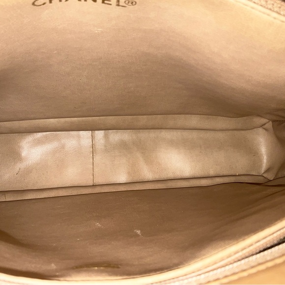 CHANEL Beautiful Quilted Vintage Tote Chain-Leather straps Tan Gold Bag Charm - Picture 10 of 13